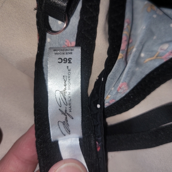 Marilyn Monroe Floral Black Bra 36C - Picture 4 of 4